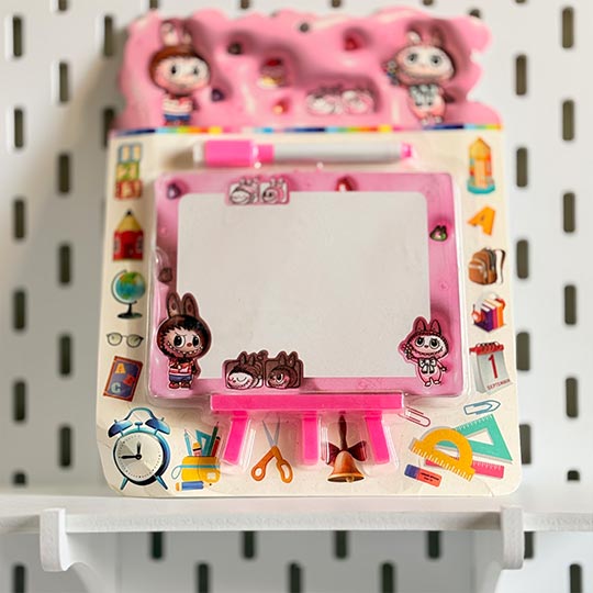 mini-wihte-board-labubu